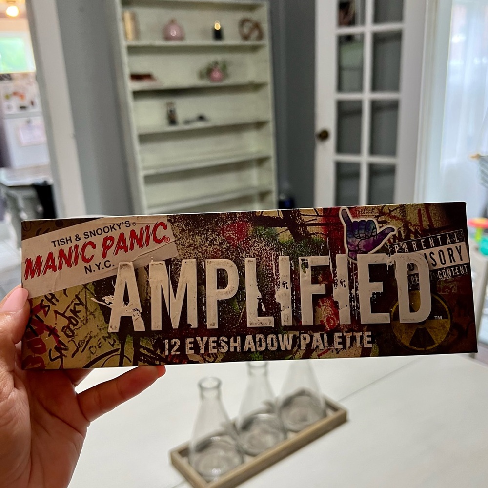Amplified Eyeshadow Pallet